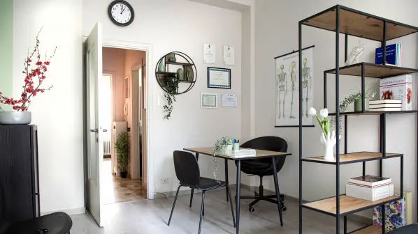 Allestimento-staging-fotografia-immobiliare-di-studio-osteopatico-Milano